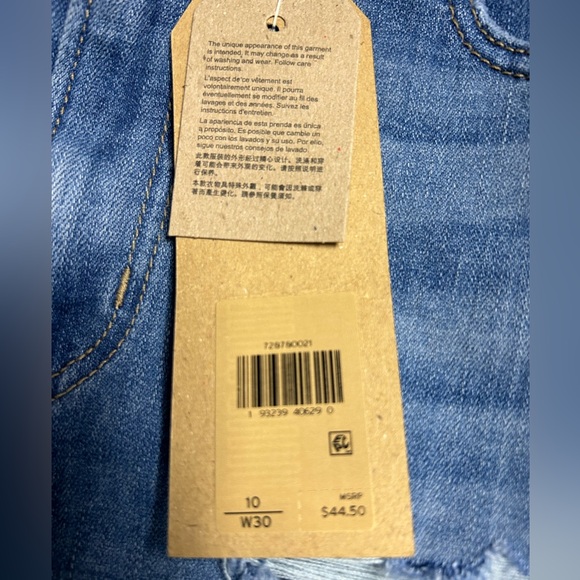 Women’s Levi’s shorts 10/W30 NWT - Picture 3 of 4